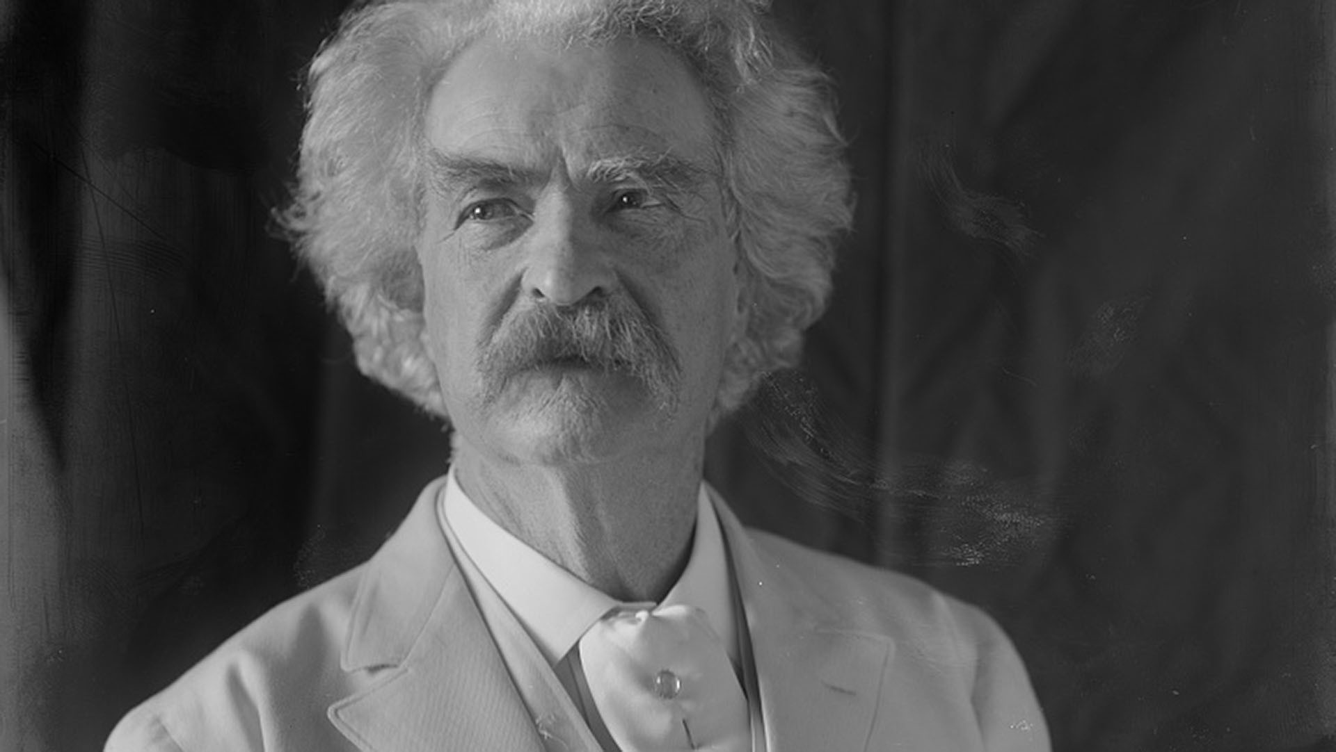 Mark Twain in a white suit, 1906
