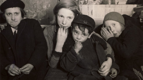 Refugees in France, photographed by Martha Sharp, 1940. | Articles